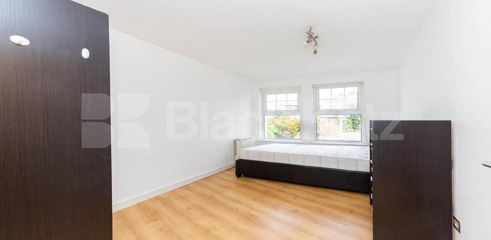 			4 Bedroom, 1 bath, 1 reception Flat			 Criterion Mews, UPPER HOLLOWAY 